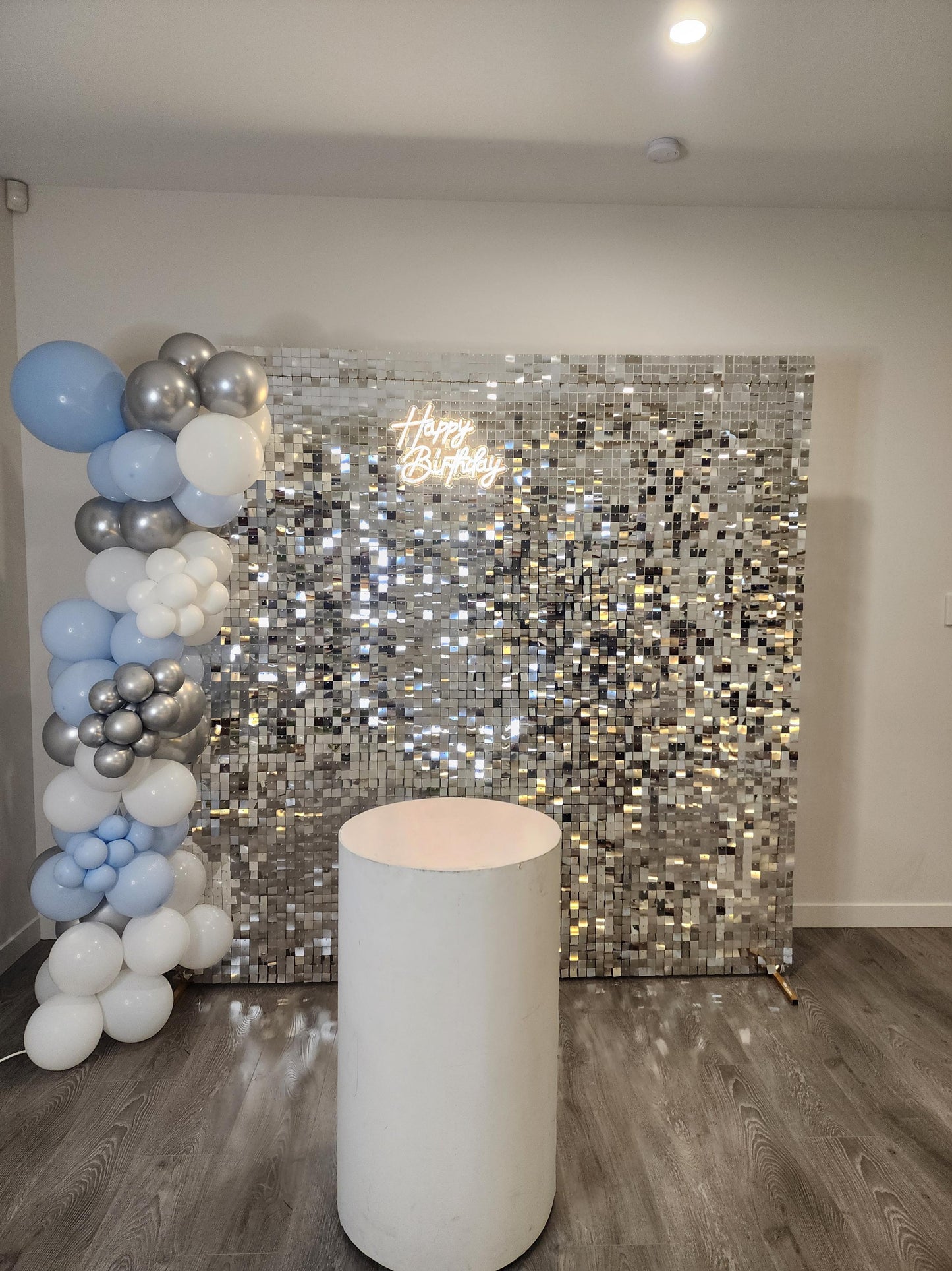 Shimmer Wall with Stand (Silver)